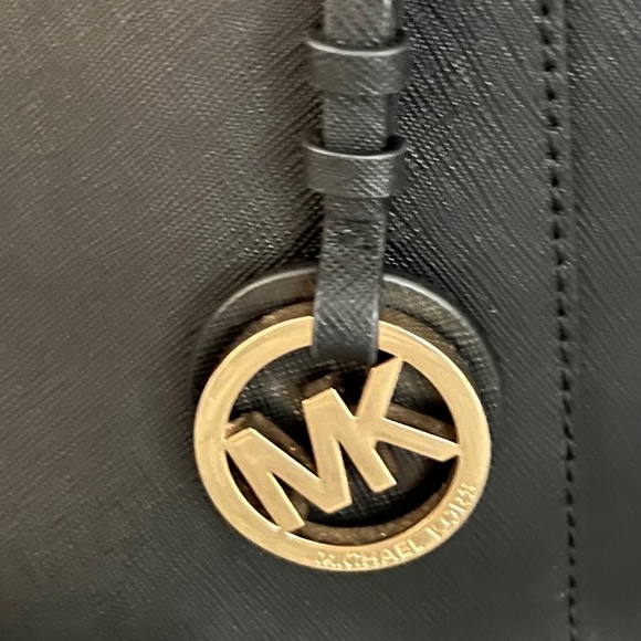 Michael Kors Jet Set East West Saffiano Leather Tote - Picture 4 of 5